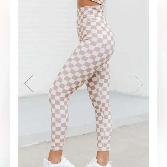 Pink lily 2 piece workout set - Picture 3 of 9